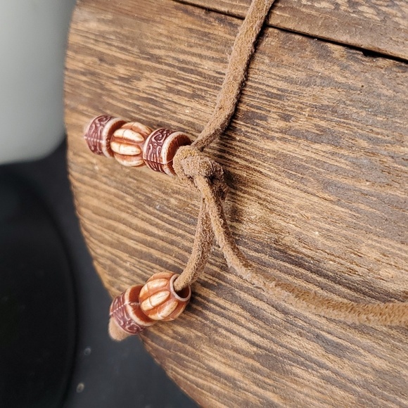 B2840 ornate lantern native anklet carved or can be bracelet leather - Picture 3 of 3